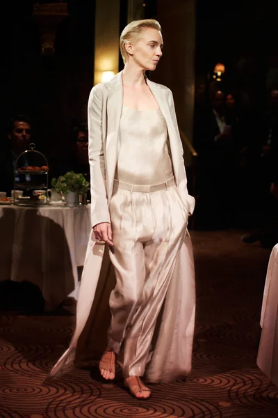 Look 11